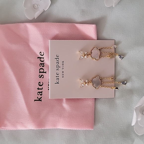 Earring cloud - Picture 1 of 1